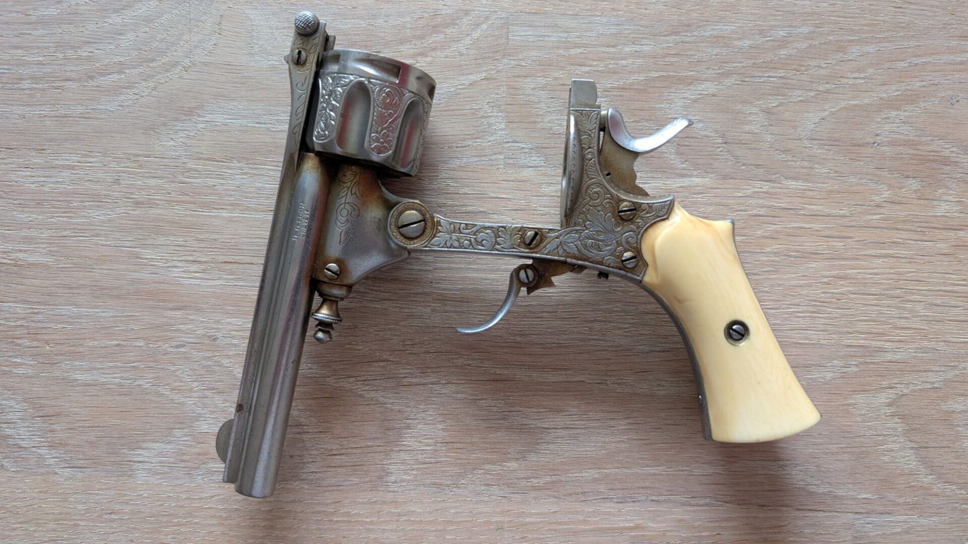 N.Gilon, Belgisk Brevete Montenegrin revolver - Billede 4